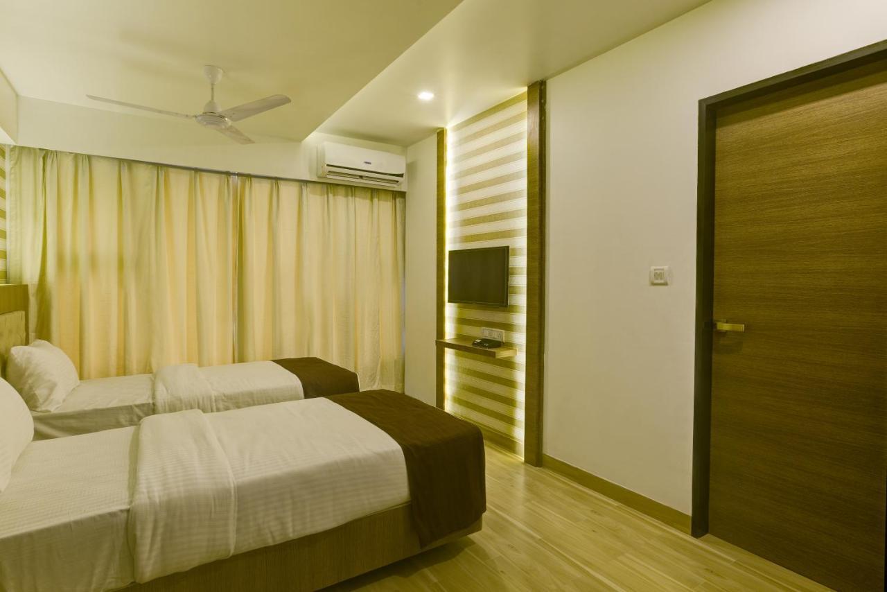 Crown Inn Panvel Exterior foto